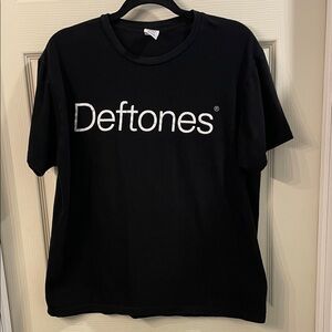 Hot Topic- Deftones Black T-Shirt